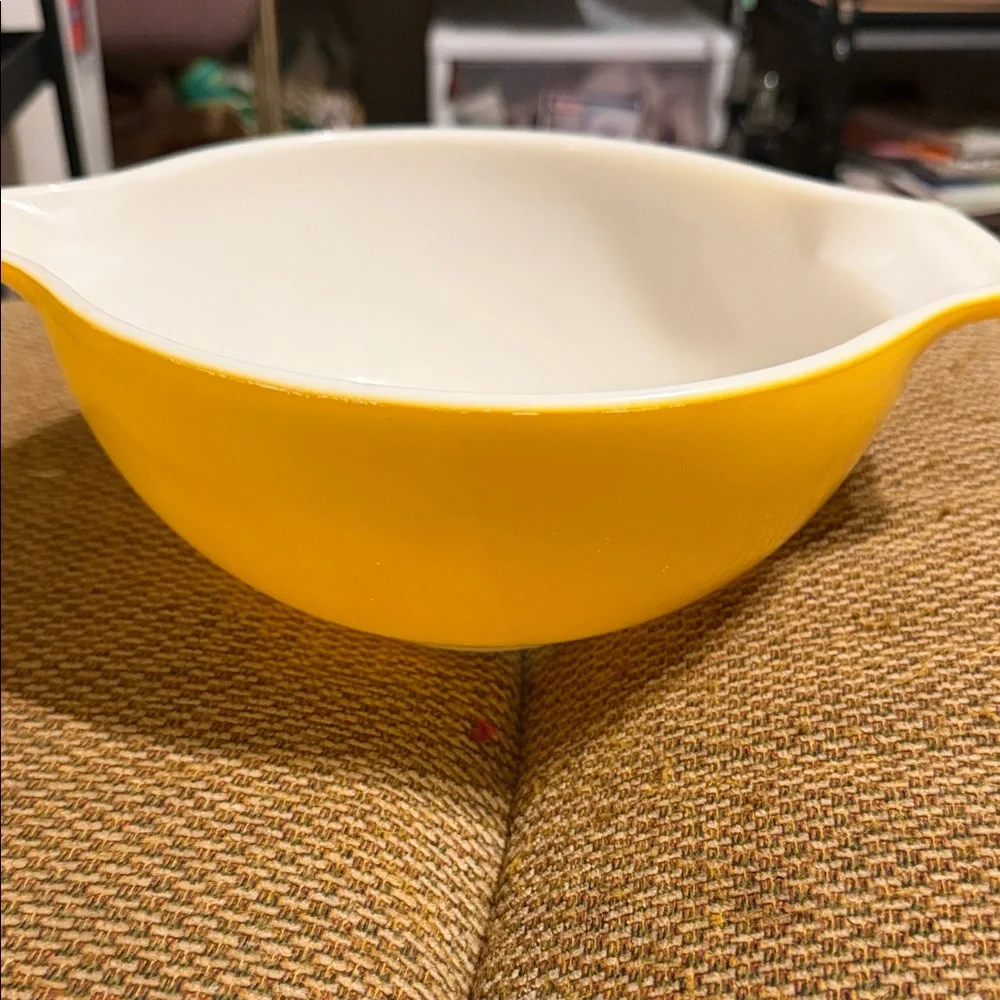 Vintage Pyrex nesting Yellow Mixing Bowl with White Interior - Home Kitchen
